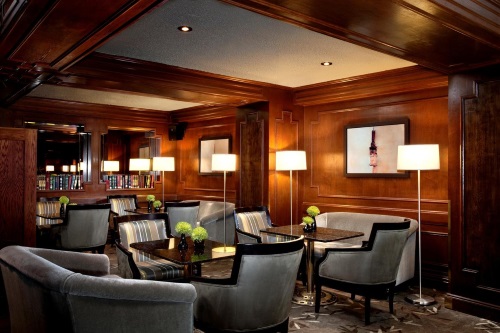 International Hotel Calgary bar